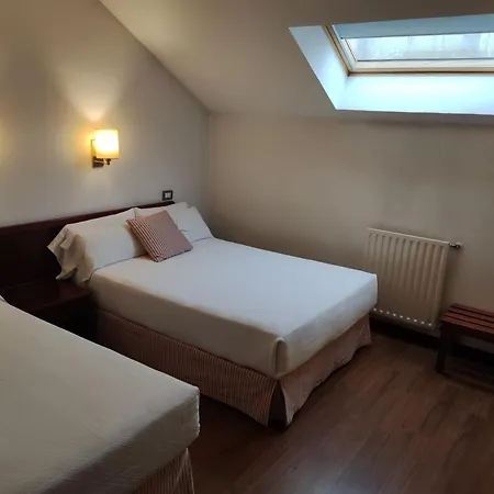 Hotel Compostela 2*
