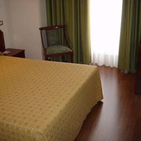 מלון Compostela 2*